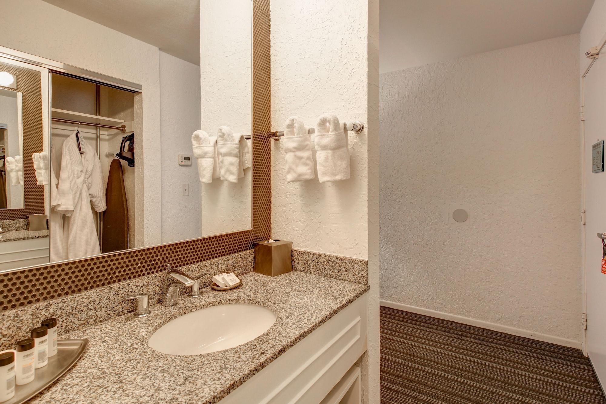Hotel At Venice 4*