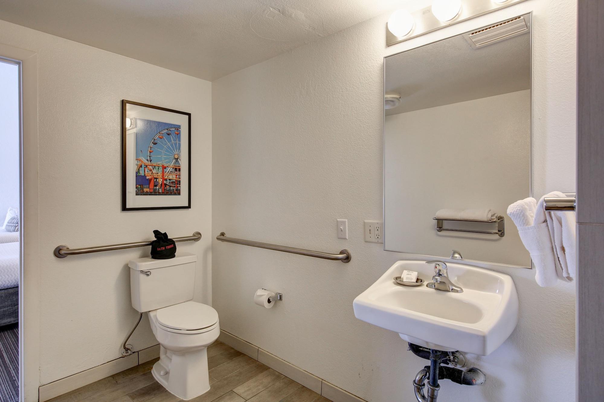 Hotel At Venice 4*